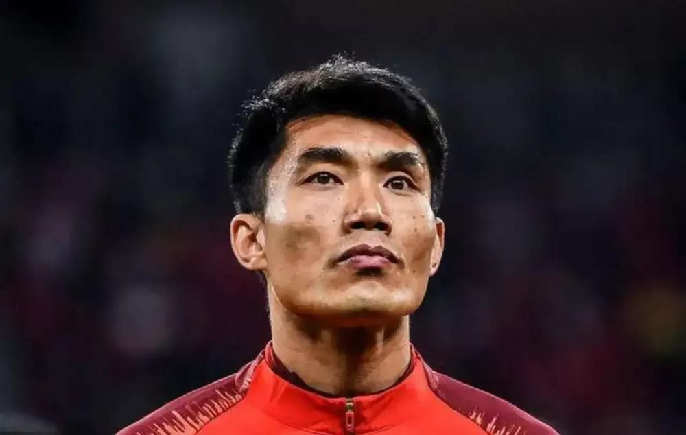 电影讲述了一位正准备退休的美国国家安全局特工发现自己成为了一名冷酷杀手置于死地的对象，经过调查，他发现那名杀手竟是自己年轻了25岁的克隆版的故事